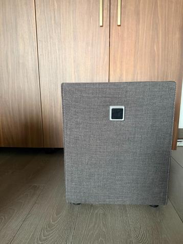 2 Nachtkasten met verlichting beschikbaar voor biedingen