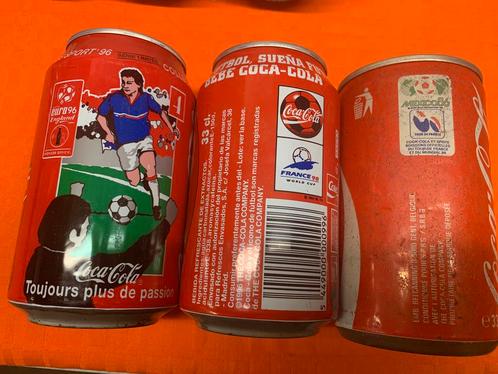 3 canettes Coca Cola football, Collections, Boîte en métal, Utilisé