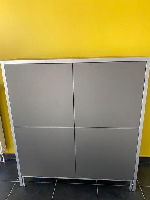 Kast, Huis en Inrichting, Kasten | Dressoirs, Gebruikt, 100 tot 150 cm, 25 tot 50 cm, Met deur(en), Met plank(en), Glas, Metaal