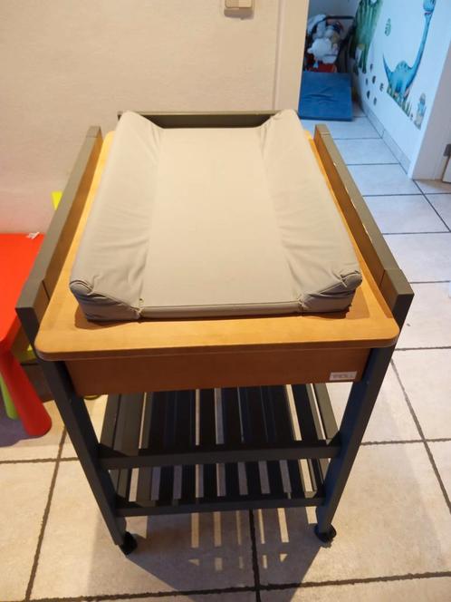 Combi verzorgingstafel en eetstoel, Kinderen en Baby's, Kinderkamer | Commodes en Kasten, Zo goed als nieuw, Ophalen