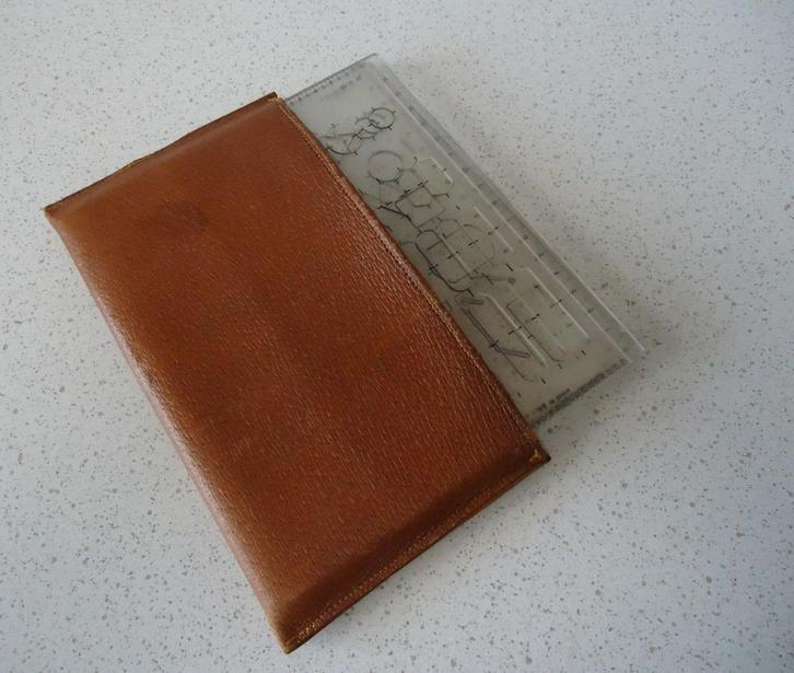 Lederen Mapje met tekensjablonen" Van Bull General Electric, Antiek en Kunst, Curiosa en Brocante, Ophalen of Verzenden