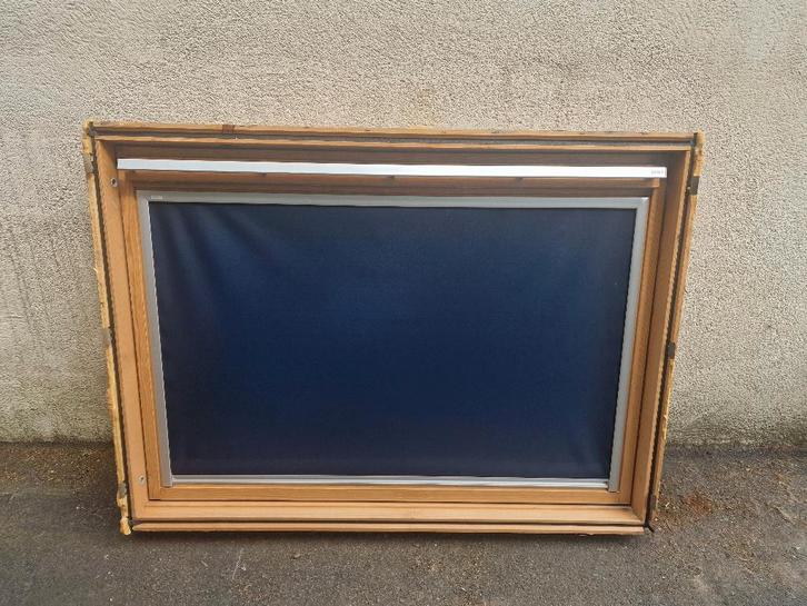 velux 134x98 + raccord + store + option pose, Bricolage & Construction, Châssis & Portes coulissantes, Utilisé, Bois, Enlèvement