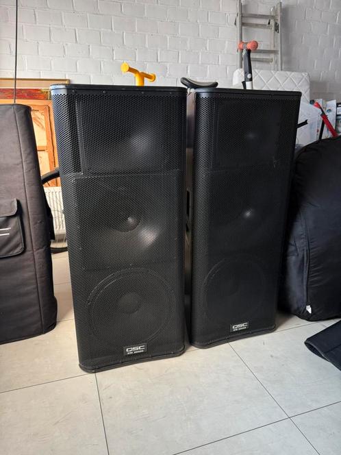 Te koop: 2x QSC KW153 actieve luidsprekers – €3300 setprijs, Audio, Tv en Foto, Luidsprekerboxen, Gebruikt, 120 watt of meer, Ophalen