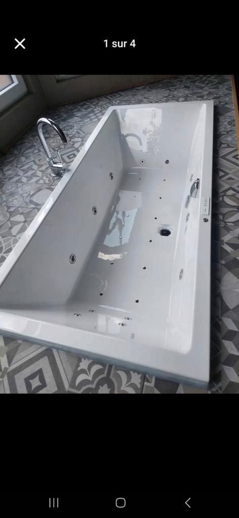 baignoire massant jaccuzi, Huis en Inrichting, Badkamer | Complete badkamers, Nieuw, Ophalen of Verzenden