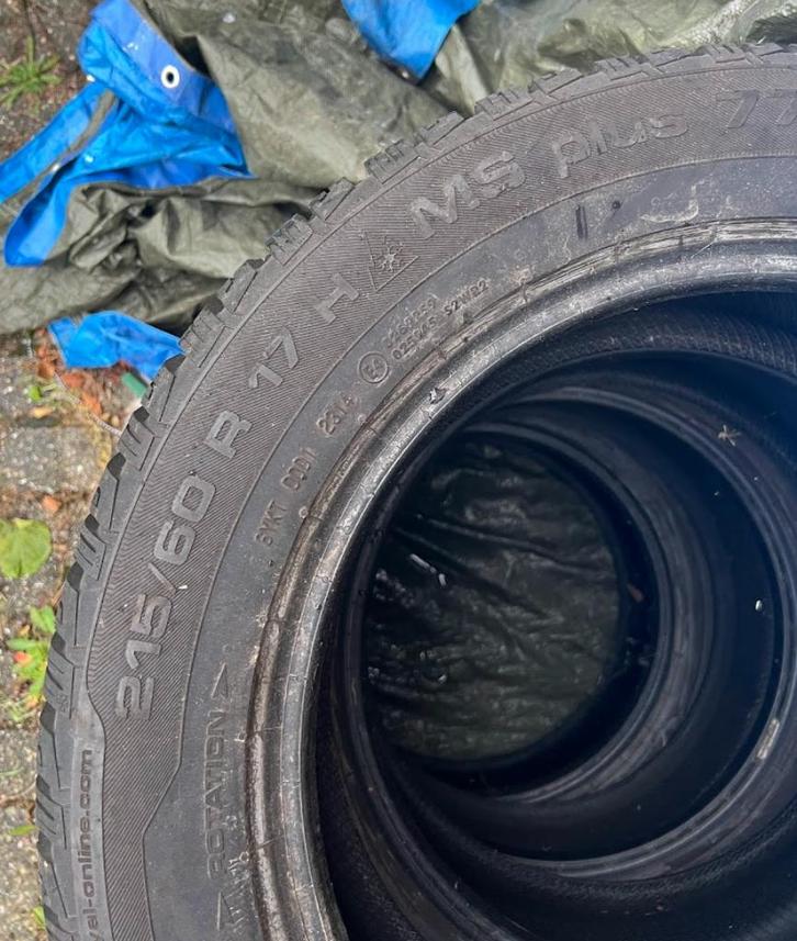 Winterbanden x4  215/60 R17  bijna nieuw profile, Auto-onderdelen, Banden en Velgen, Winterbanden, 17 inch, 215 mm, Gebruikt, Ophalen