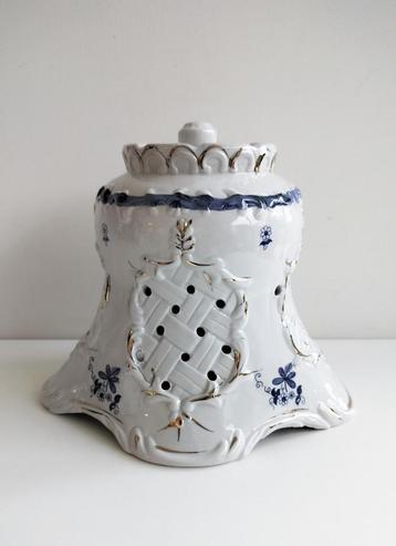 Antieke Victoriaanse lampenkap in porselein beschikbaar voor biedingen