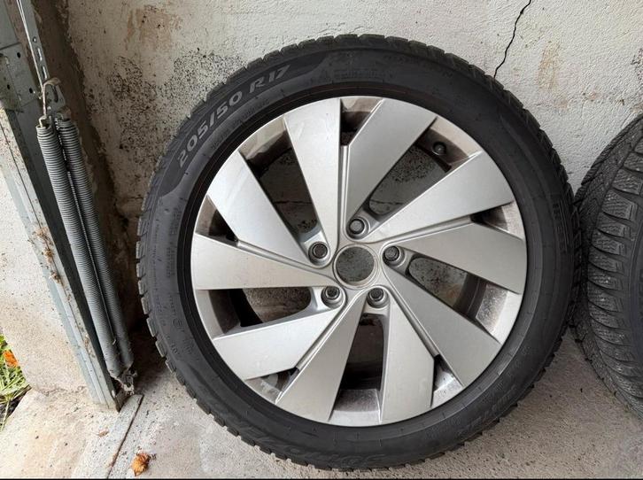 VW GOLF 7 & 8 BELMONT WINTERSET 205/50/R17 PIRELLI, Auto-onderdelen, Banden en Velgen, Banden en Velgen, Winterbanden, 17 inch