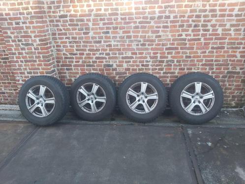 Winterbanden op velg, Auto-onderdelen, Banden en Velgen, Banden en Velgen, Winterbanden, 16 inch, 215 mm, Terreinwagen, Gebruikt