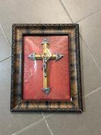 Kruis Crucifix in glazen stolp in lijst - antiek, Antiek en Kunst, Ophalen of Verzenden