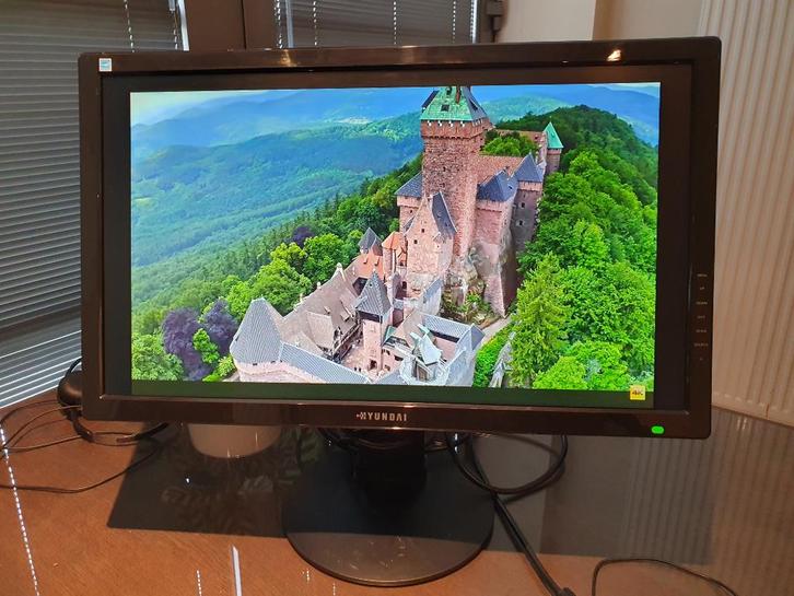 Moniteur Ecran PC HYUNDAI P247DP 24", Computers en Software, Monitoren, Gebruikt, DisplayPort, DVI, VGA, In hoogte verstelbaar