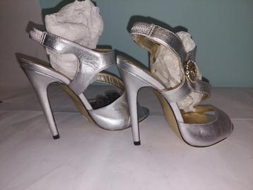 567C* Versace for H&M zilveren volledig lederen sandalen(37) beschikbaar voor biedingen