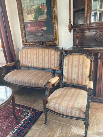 Antieke set beschikbaar voor biedingen