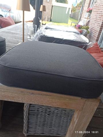 RHINO CUSHIONS beschikbaar voor biedingen