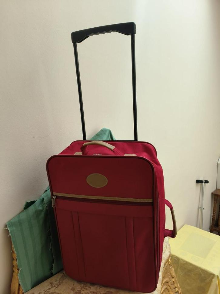 Rode reiskoffer (handbagage), Handtassen en Accessoires, Koffers, Gebruikt, Overige materialen, Minder dan 50 cm, Minder dan 35 cm