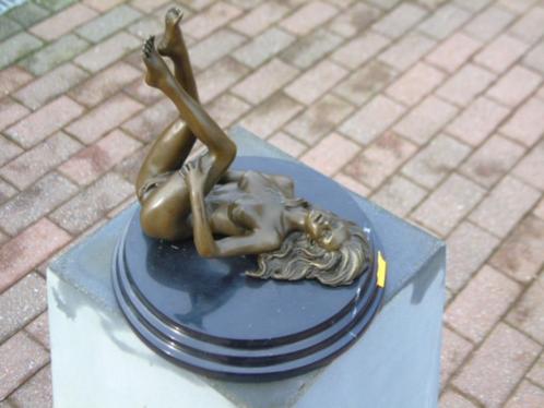 bronzen naakt vrouwenbeeld op een ronde marmeren sokkel gesi, Antiek en Kunst, Antiek | Brons en Koper, Brons, Ophalen