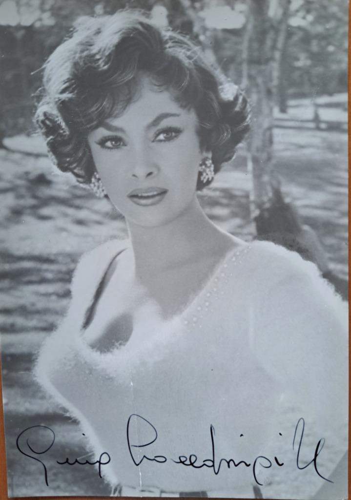 Handgesigneerde foto van actrice Gina Lollobrigida, Verzamelen, Film en Tv, Zo goed als nieuw, Film, Foto of Kaart, Ophalen of Verzenden