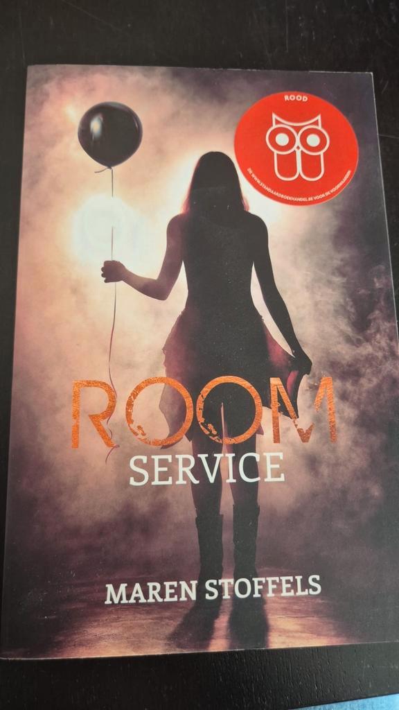 Maren Stoffels - Room Service, Boeken, Kinderboeken | Jeugd | 13 jaar en ouder, Zo goed als nieuw, Ophalen