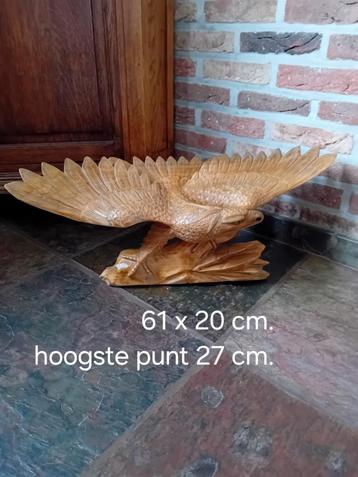 Houten beeld, arend  beschikbaar voor biedingen
