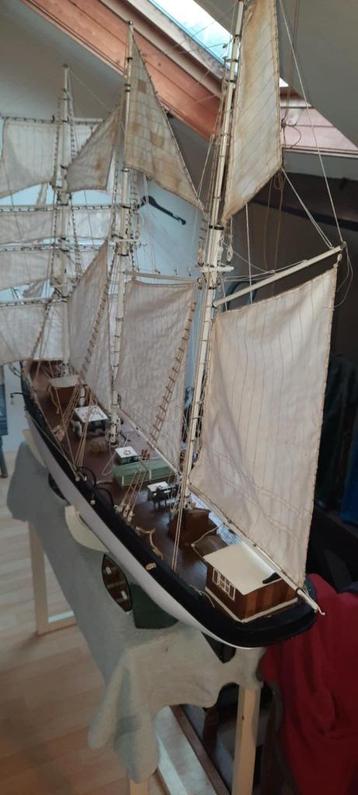 Zeer grote volledig houten zeilboot XXL zeldzaam model beschikbaar voor biedingen