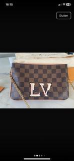 Louis Vuitton Pochette damier met dubbel rits, Handtassen en Accessoires, Tassen | Schoudertassen, Ophalen