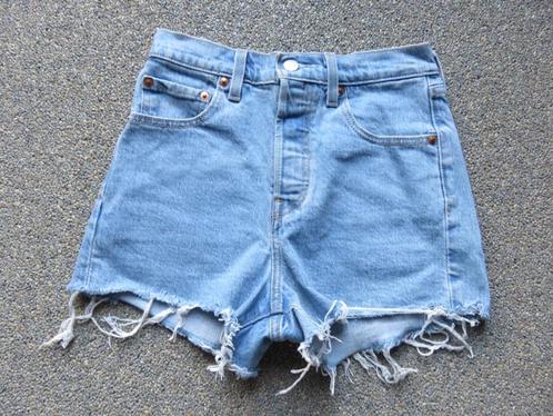 Levi 's jeansshort, maat 25, Kleding | Dames, Spijkerbroeken en Jeans, Zo goed als nieuw, Overige jeansmaten, Blauw, Ophalen of Verzenden