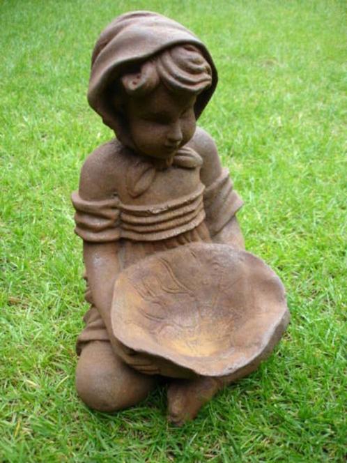 statue d une petite fille en fonte pat rouillé assise ..., Jardin & Terrasse, Statues de jardin, Neuf, Autres types, Métal, Enlèvement ou Envoi