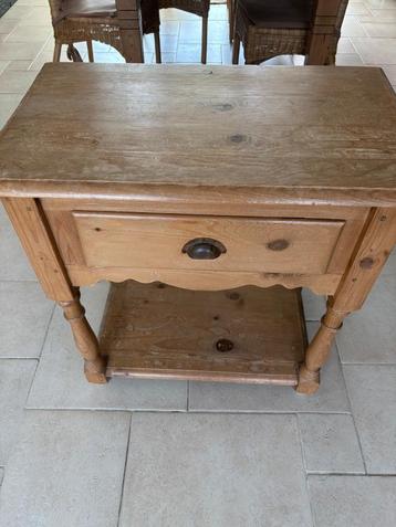 Grenen wandtafel beschikbaar voor biedingen
