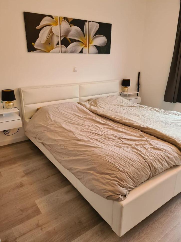 Bedkader, Huis en Inrichting, Slaapkamer | Bedden, Zo goed als nieuw, Tweepersoons, 180 cm, 200 cm, Wit, Ophalen