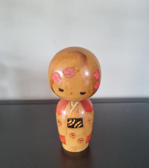 "Spirit of Peach Blossoms" kokeshi van Miyashita Hajime, Antiek en Kunst, Kunst | Beelden en Houtsnijwerken, Verzenden