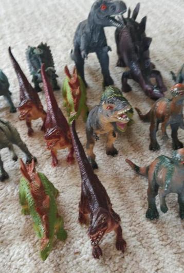 Verzameling dino's 25st beschikbaar voor biedingen