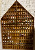 Vakken kast voor minifiguren, Ophalen