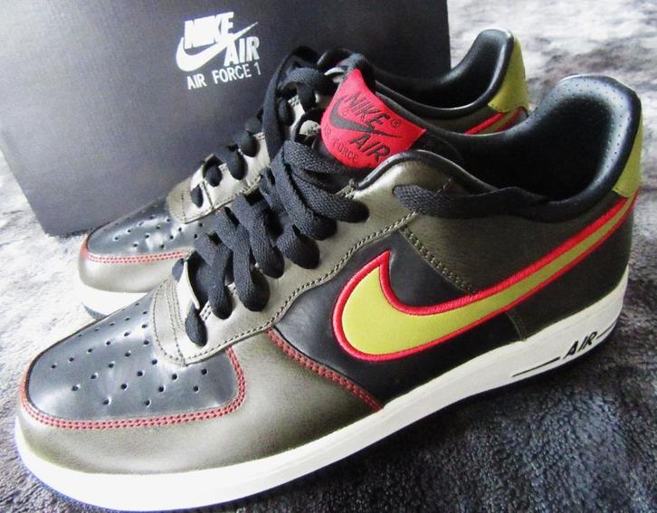 Nike Air Force 1 Low Black Parachute Gold Maat 41 Nieuw, Kleding | Heren, Schoenen, Nieuw, Sneakers, Overige kleuren, Ophalen of Verzenden