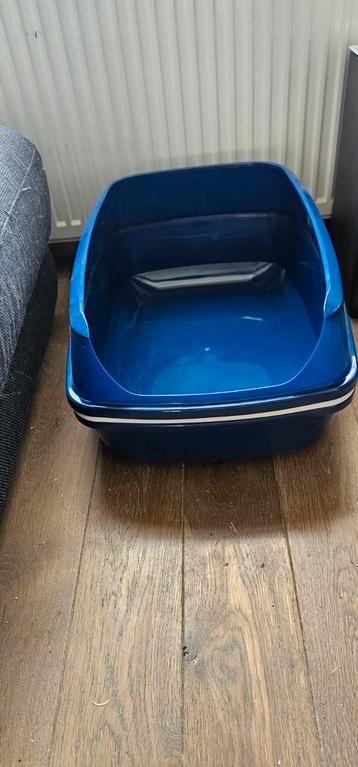 Kattenbak met zeefsysteem beschikbaar voor biedingen
