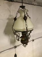 antiek lustertje met witte glazen lampkap, Comme neuf, Verre, Enlèvement, 50 à 75 cm