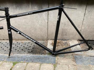 Herschilderd Concorde 944 fietsframe beschikbaar voor biedingen