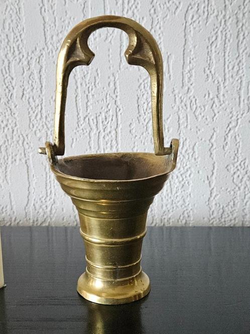 Seau à eau bénite ancien 1600, Antiquités & Art, Antiquités | Bronze & Cuivre, Enlèvement ou Envoi