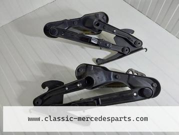 Motorkapscharnieren set Mercedes W124 1248800428 1248800328 beschikbaar voor biedingen
