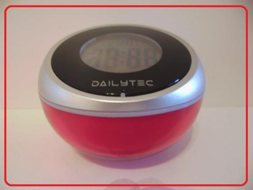 DAILYTEC Sprekende LED - klok voor slechtzienden., Huis en Inrichting, Woonaccessoires | Klokken, Nieuw, Wekker of Tafelklok, Digitaal
