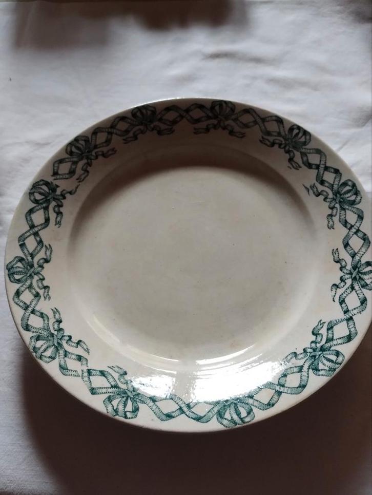2 assiettes plates en faïence, Antiek en Kunst, Antiek | Servies los, Ophalen
