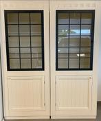 Stijlvolle gelakte kasten incl. Glazen leggers, Ophalen