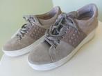beige sneakers mt 38 in goede staat, Beige, Ophalen of Verzenden, Zo goed als nieuw, Sneakers