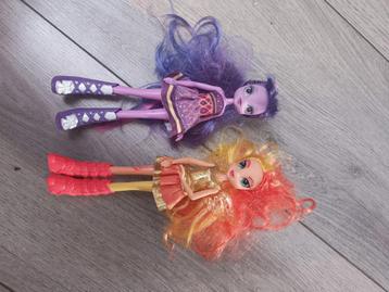 2 poupées Monster High, Enlèvement ou Envoi, Comme neuf, Barbie