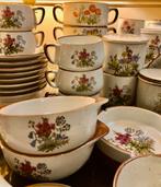 40 STUKS VINTAGE servies met wilde bloemen uit de jaren 70, Antiek en Kunst, Antiek | Servies compleet, Ophalen
