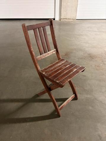 6 houten tuinstoelen (2 formaten) beschikbaar voor biedingen