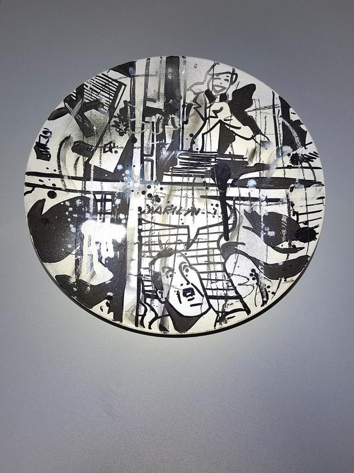 Oeuvre Benjamin Spark peinture sur assiette, Bricolage & Construction, Plinthes & Finitions, Enlèvement