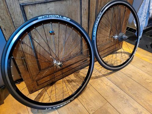 HALLO😃29inch SCHWALBE ULTREMO RIGIDA FRANCE VELGEN 10 speed, Fietsen en Brommers, Fietsen | Racefietsen, Zo goed als nieuw, Heren