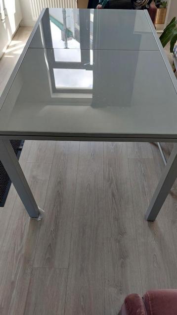 Eettafel beschikbaar voor biedingen