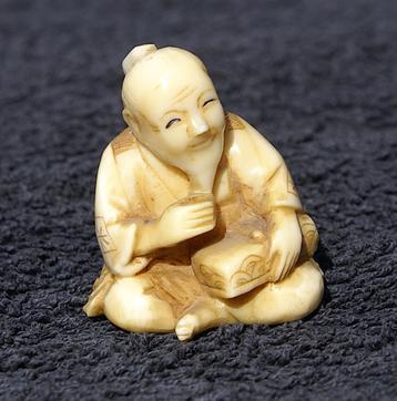netsuke beschikbaar voor biedingen