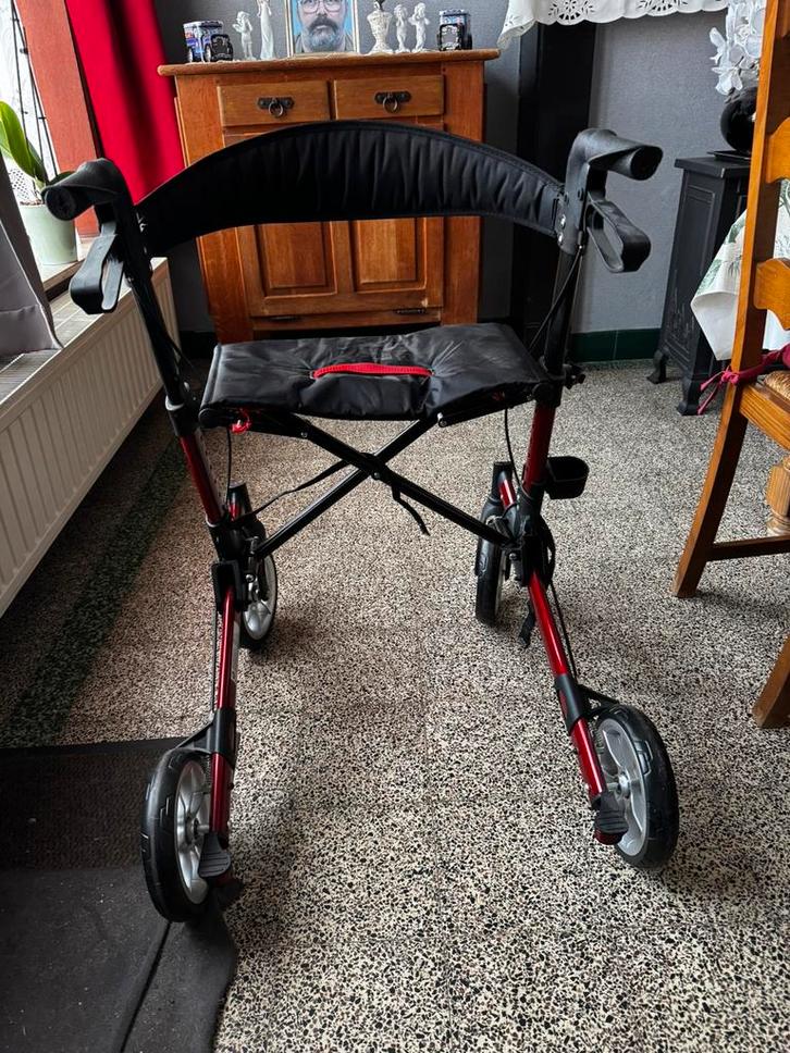 Déambulateur 4 roues ultra leger quava, Divers, Déambulateurs, Comme neuf, Poids léger, Enlèvement