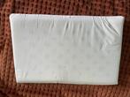 Baby matras + kussen + 3 overtrekken zo goed als nieuw, Ophalen, Jongetje of Meisje, Beige, Overige typen